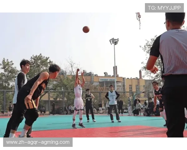 篮球运动员通过心理训练提升比赛关键时刻的稳定表现能力