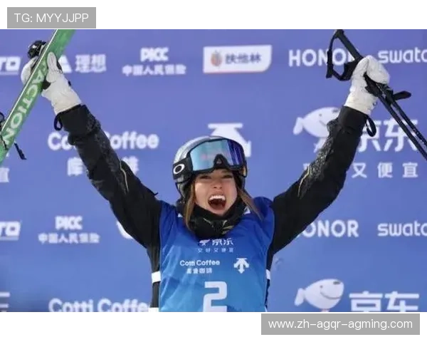雪盟总决赛谷爱凌夺冠纪实 手捧奖杯笑意满满闪耀赛场 雪盟总决赛谷爱凌夺冠纪实 手捧奖杯笑意满满闪耀赛场